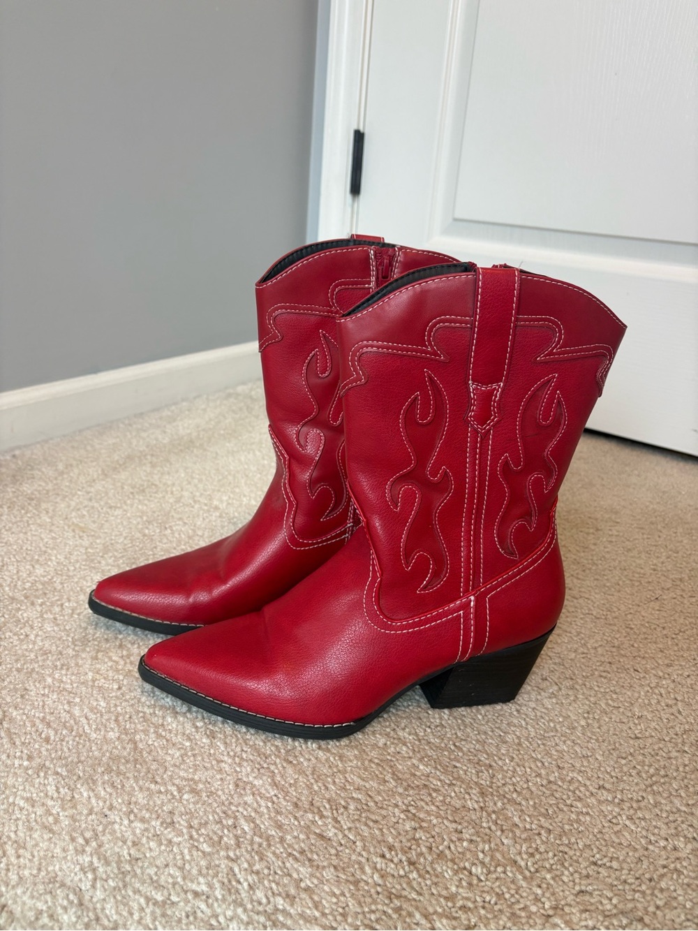 Red Western Cowgirl Heeled Boots Size 8.5